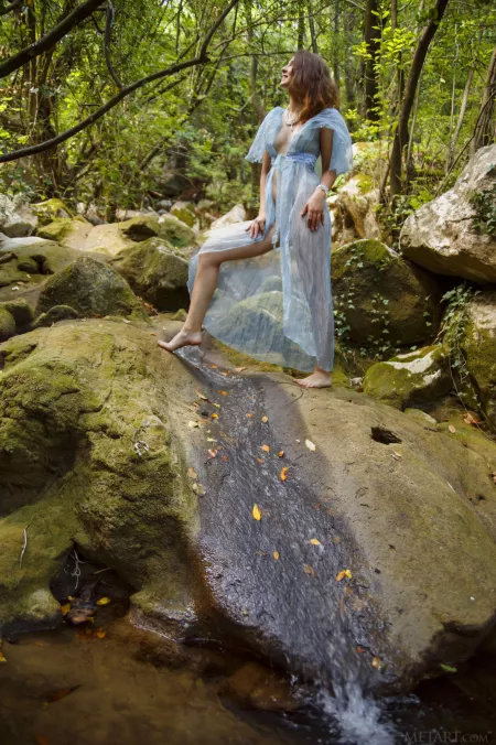 Летний лес: чувственная модель Ava