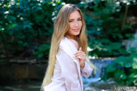 Летняя чувственность: Мэри Рок позирует